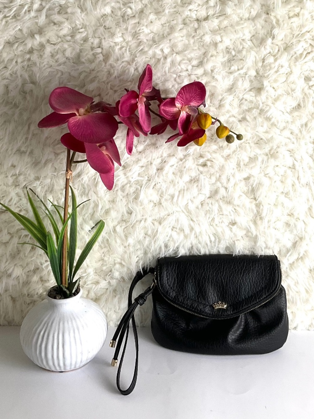 JUICY COUTURE WOMEN'S BLACK PEBBLE WRISTLET!